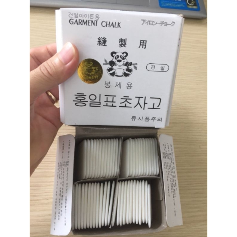 Phấn bay màu con gấu ngậm cành trúc- Nghành may mặc