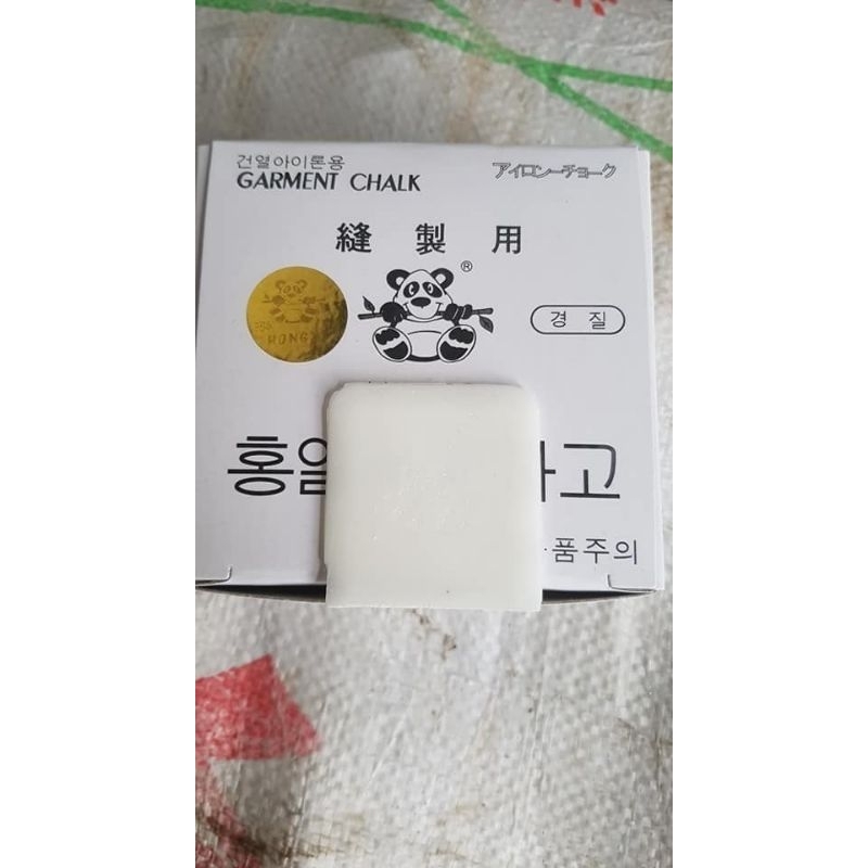 Phấn bay màu con gấu ngậm cành trúc- Nghành may mặc