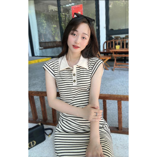 Váy cotton tăm xếp ly eo xẻ bên