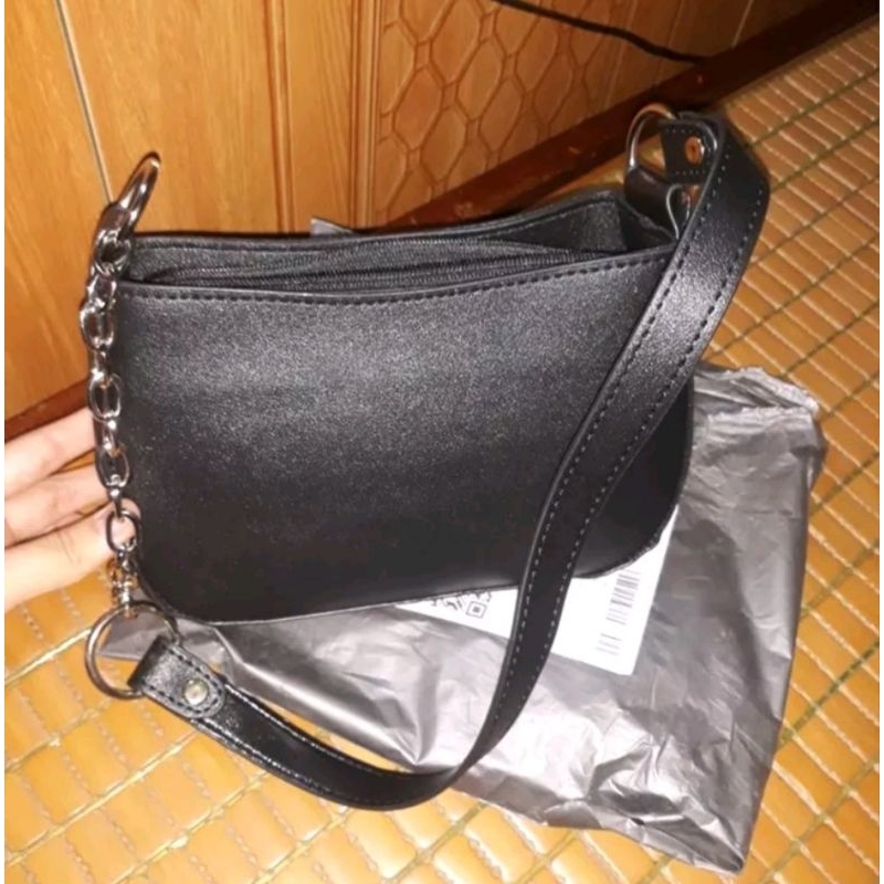 Túi kẹp nách da PU basic dây xích hàng loại 1 DT067