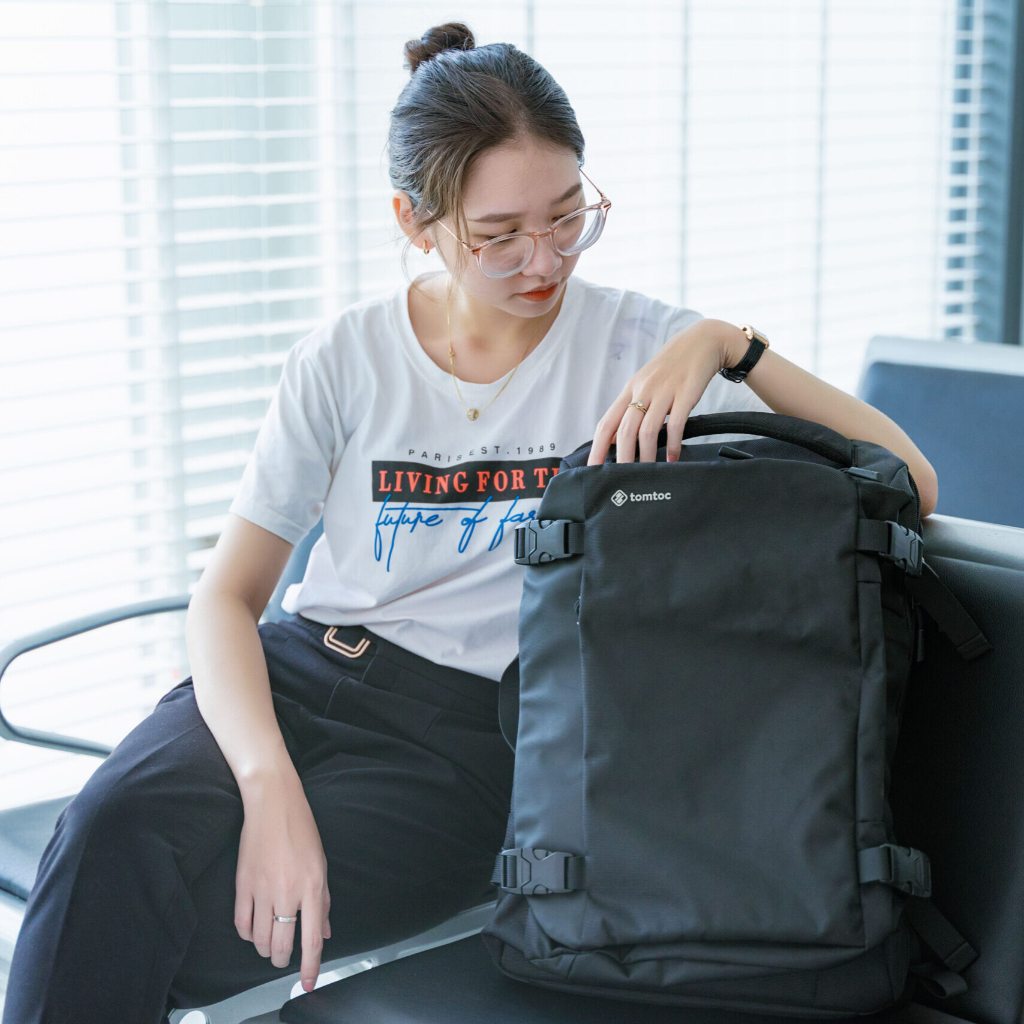 Balo Laptop 17-inch, Tomtoc Travel Black 40L A82-F01D