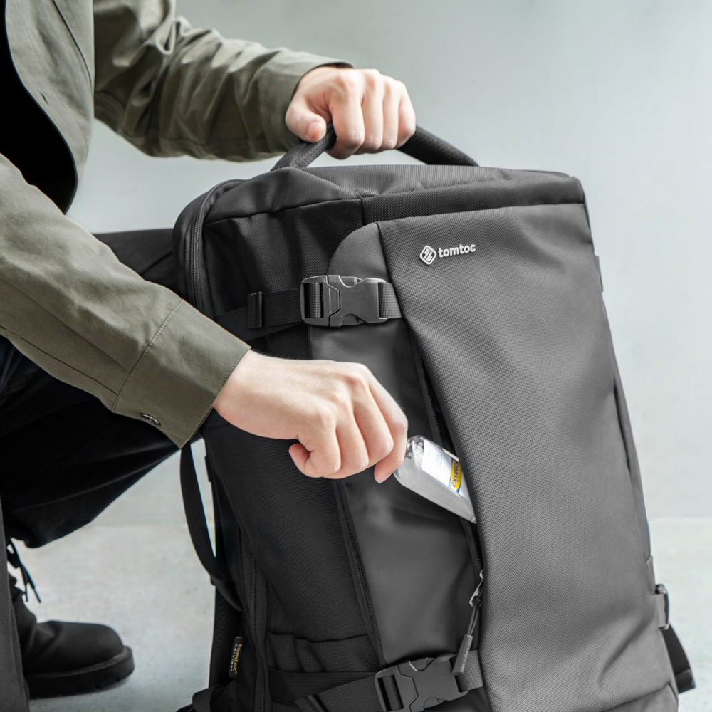 Balo Laptop 17-inch, Tomtoc Travel Black 40L A82-F01D