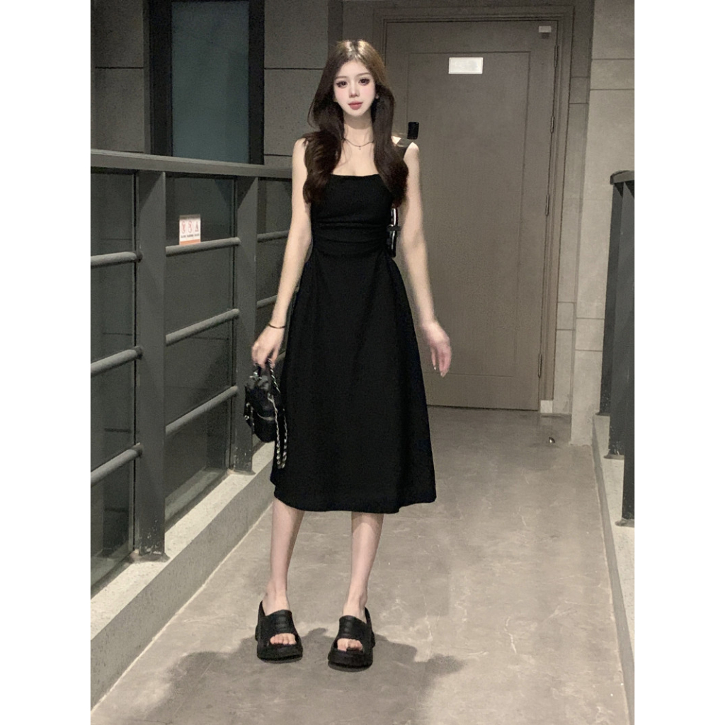 Váy hai dây đen dáng chữ A nhún eo che bụng phong cách Hàn