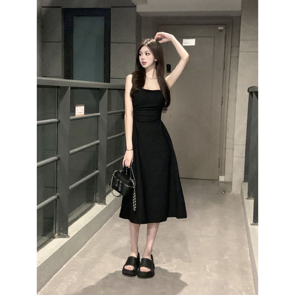 Váy hai dây đen dáng chữ A nhún eo che bụng phong cách Hàn