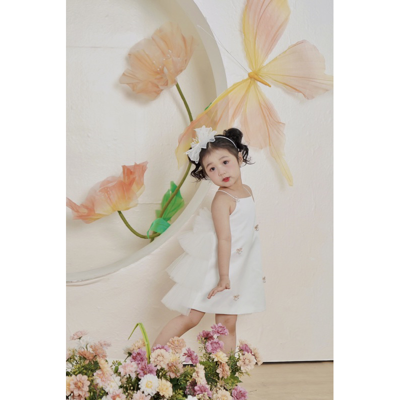 Váy dây trắng sinh nhật bé gái