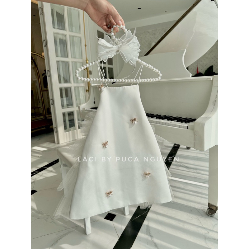 Váy dây trắng sinh nhật bé gái