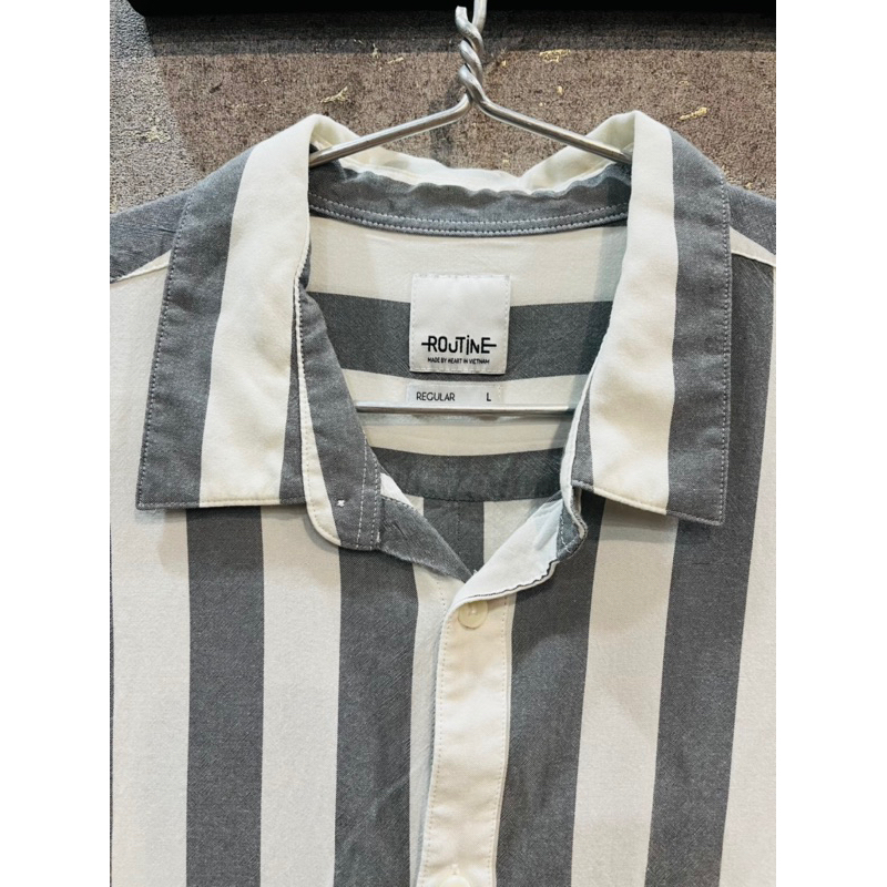 Áo sơmi sọc xám