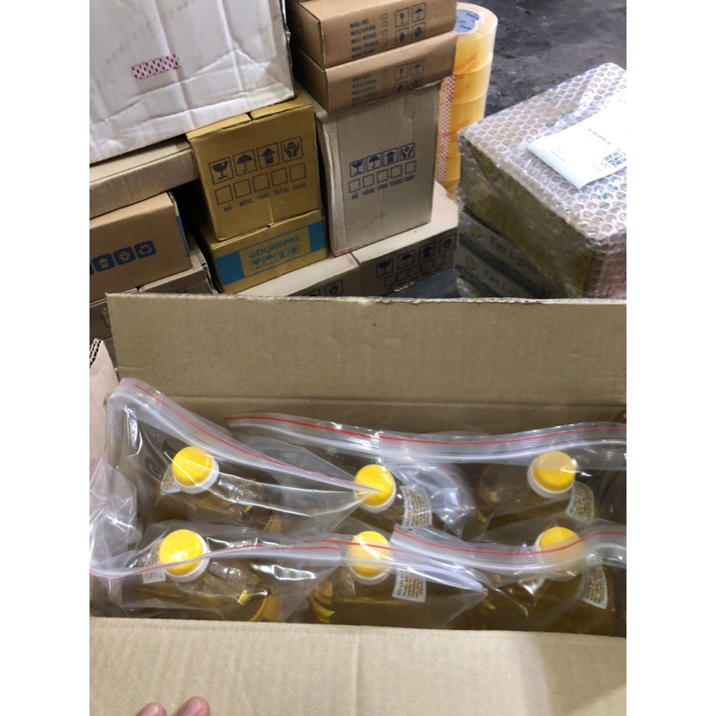 Thùng 6 chai Dầu cát tường gần 2 lit không mùi không khói mua lẻ giá sĩ