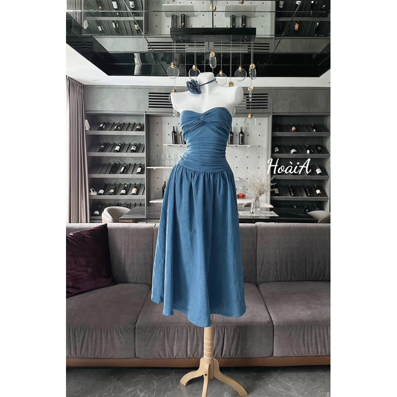 Đầm xoè jean soắn ngực kèm hoa cổ