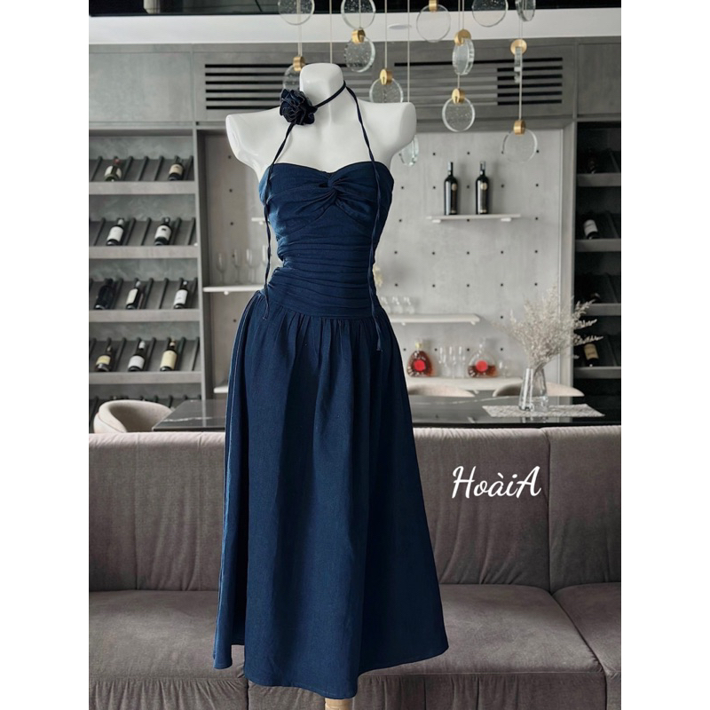 Đầm xoè jean soắn ngực kèm hoa cổ