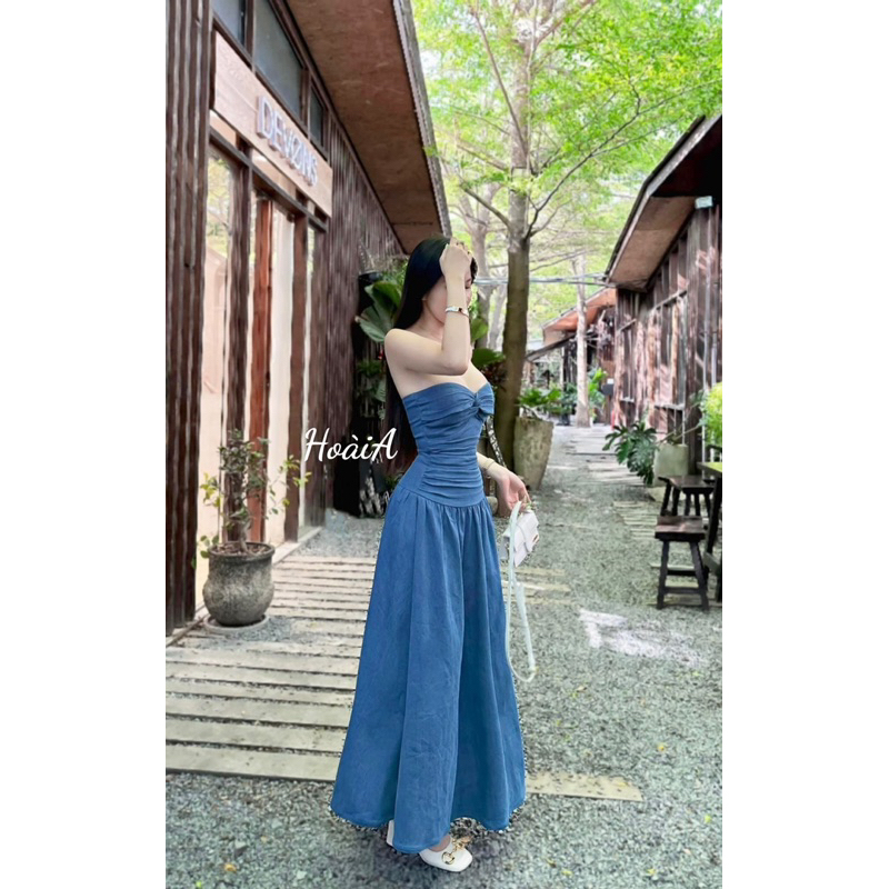 Đầm xoè jean soắn ngực kèm hoa cổ