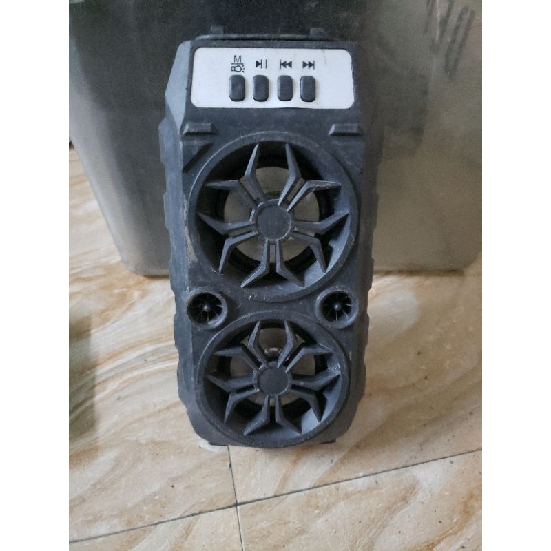 Loa Bluetooth bán cho thợ sửa chữa