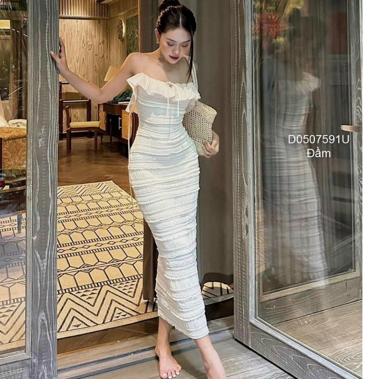 Đầm ren ôm body dáng dài 2 dây phối bèo cổ siêu xinh!