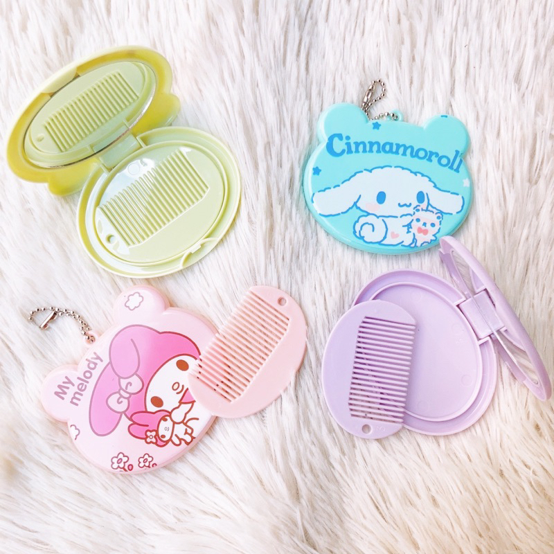 Bộ gương lược kèm móc treo hoạ tiết nhân vật hoạt hình