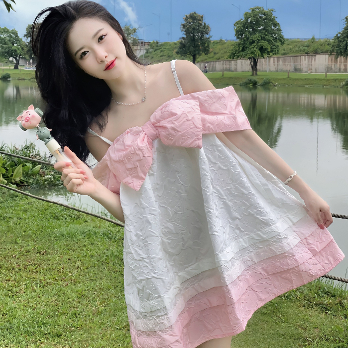 Đầm Babydoll Xòe Nơ Ngực Rớt Vai Loang Hồng