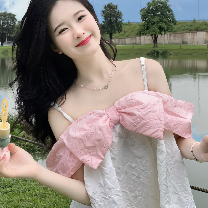 Đầm Babydoll Xòe Nơ Ngực Rớt Vai Loang Hồng
