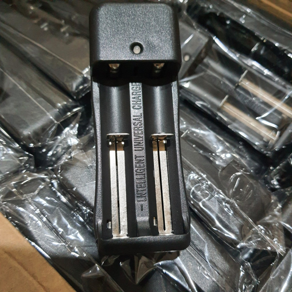 Bộ sac pin 18650 đa năng dùng nguồn 220V sạc nhanh tự ngắt có đèn báophù hợp với pin lithium 18650/18350/16340/14500