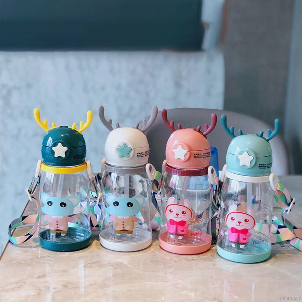 Bình Uống Nước Cho Bé Cute Dung Tích 600ml Có Dây Đeo Và Ống Hút Hình Nhung Hươu Ngôi Sao