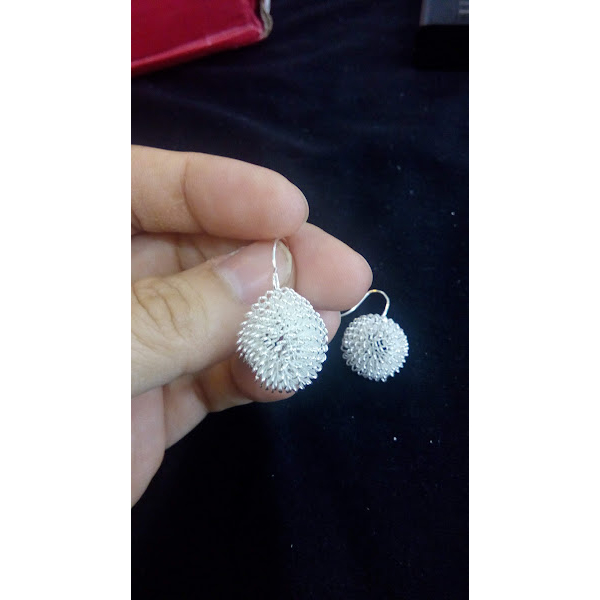 Bông tai sang trọng