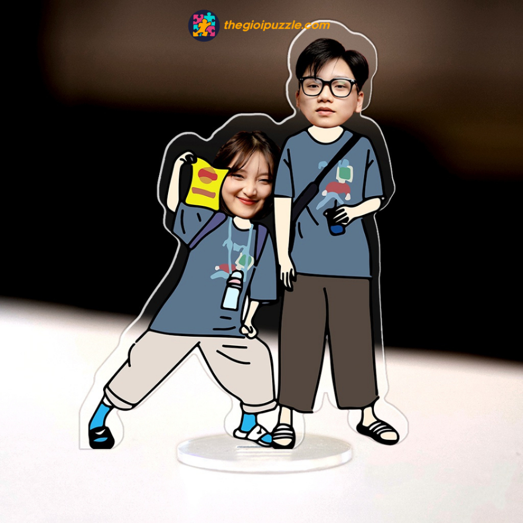 Mô hình standee mica đứng Thegioipuzzle để bàn cặp đôi chibi đàng yêu custom theo yêu cầu cho người yêu và Đồng hồ