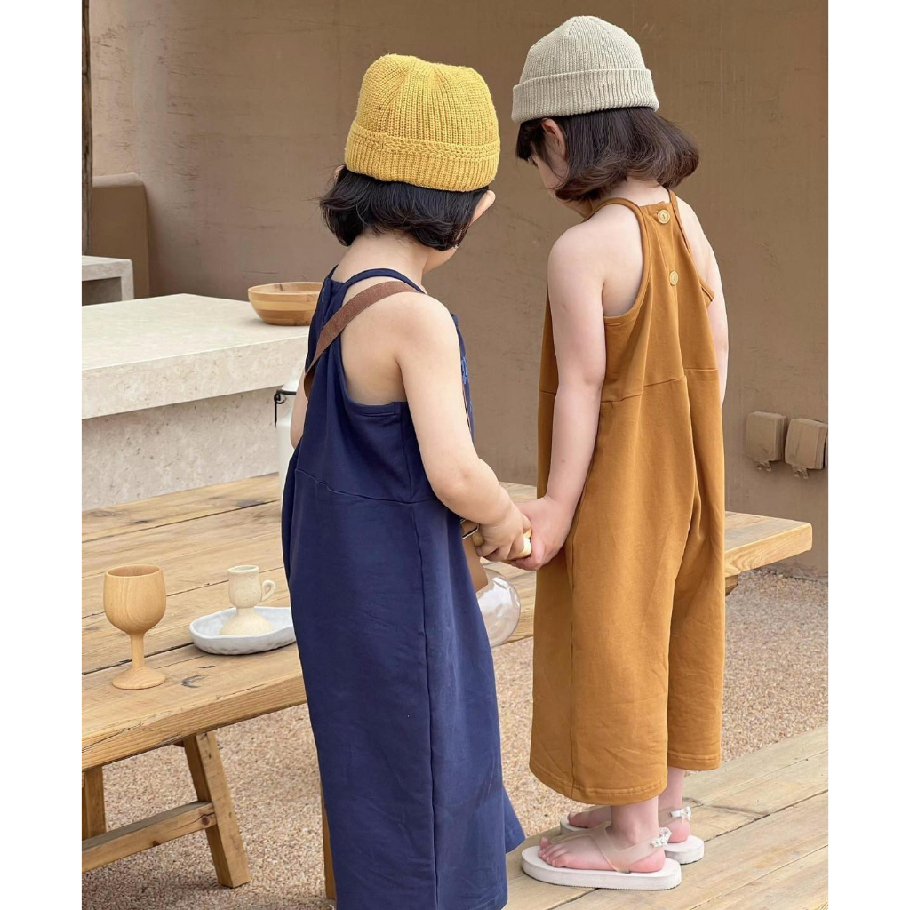 JUMPSUIT COTTON LƯNG ĐÍNH CÚC CHO BÉ GÁI