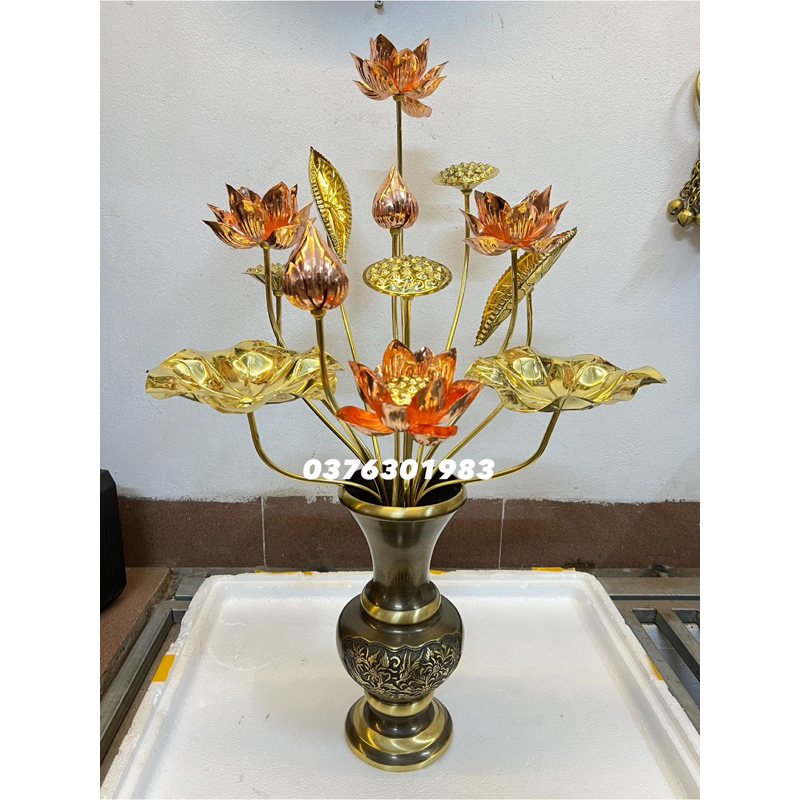 Combo 1 lọ hoa bằng đồng cao 30cm + 1 bó sen vàng 13 cành