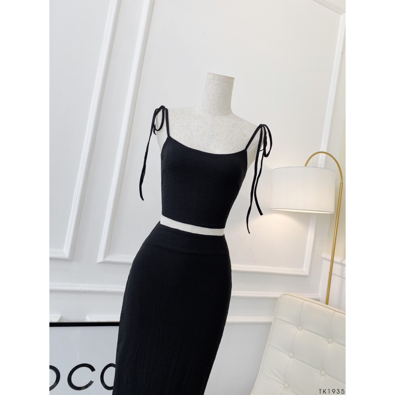 Set áo croptop +Chân váy xẻ tà