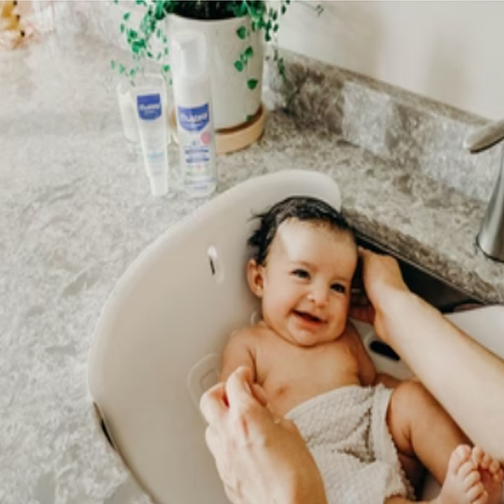 Dầu Gội Ngăn Ngừa Cứt Trâu Cho Trẻ Sơ Sinh & Em Bé Mustela 150ml