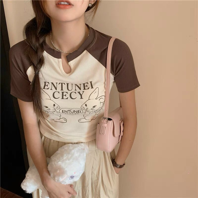 [CRTYK950]ÁO CROPTOP KIỂU LỬNG NỮ CỔ TRÒN NGẮN TAY IN 2 CON THỎ CHỮ ENTUNEI CECY MÀU TRẮNG KEM HỒNG HOT HIT