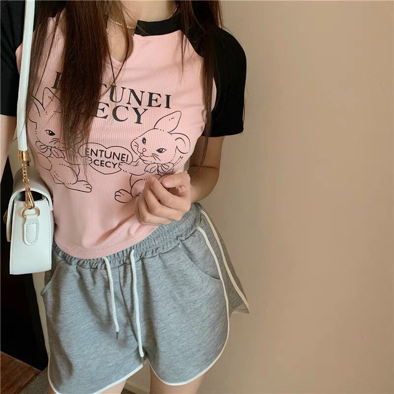 [CRTYK950]ÁO CROPTOP KIỂU LỬNG NỮ CỔ TRÒN NGẮN TAY IN 2 CON THỎ CHỮ ENTUNEI CECY MÀU TRẮNG KEM HỒNG HOT HIT