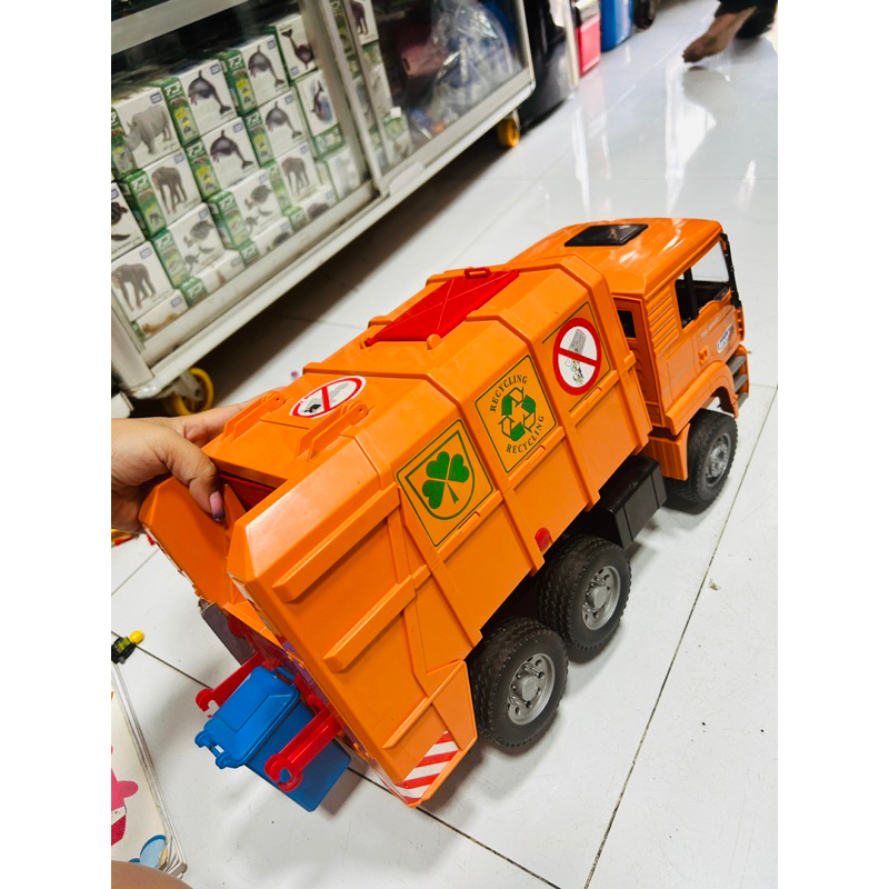 Đồ chơi mô hình xe chở rác Cam Bruder