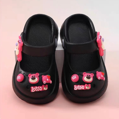 Dép Sục Cho Bé Gắn Charm Gấu Dâu Siêu Đẹp Mềm Êm Chân Dép Quảng Châu