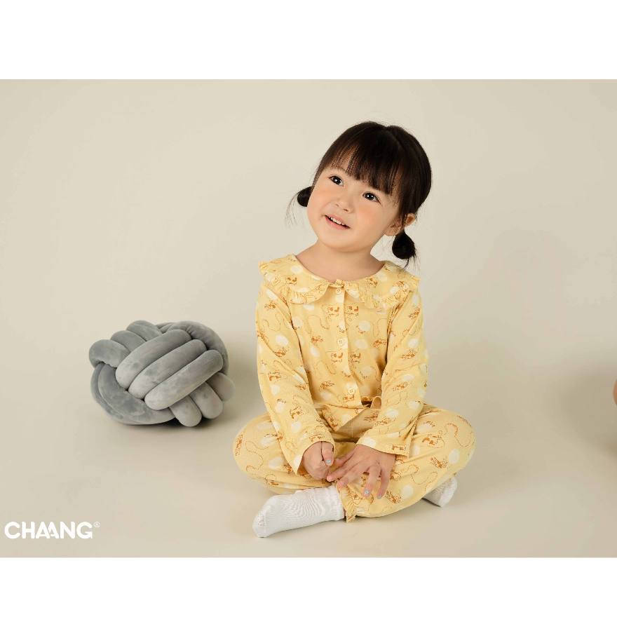 CHAANG 2023- Bộ dài tay Chaang cho bé gái cúc giữa cổ sen AW2023D08