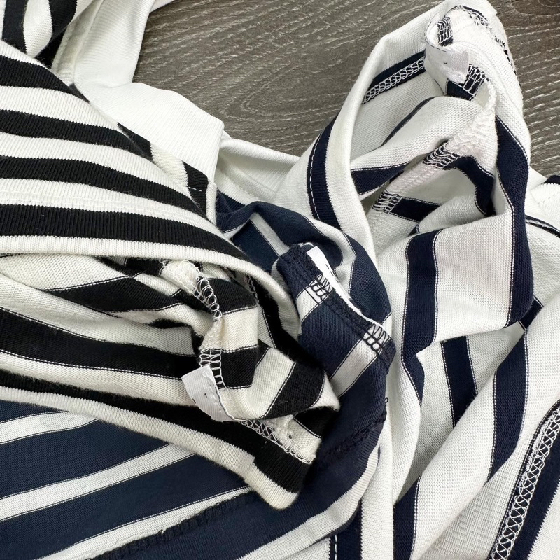 Áo thun croptop sọc thêu logo gấu Whoau