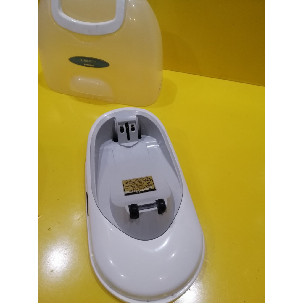 Bàn ủi (bàn là) hơi nước không dây nội địa Nhật Toshiba TA-FV52