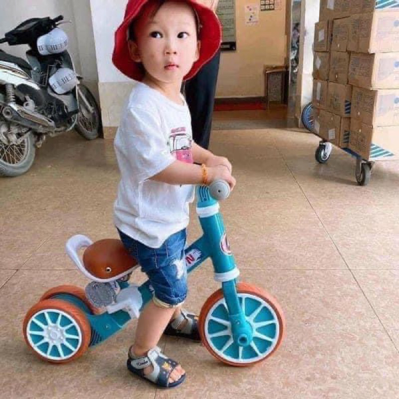 Xe chòi kiêm xe đạp bobby