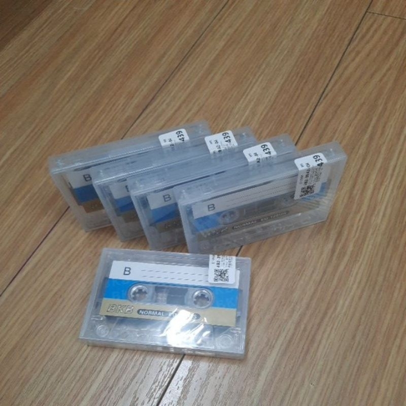 Băng cassette trắng