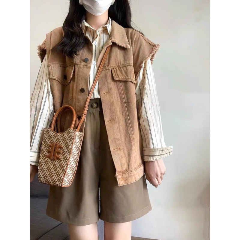 Áo khoác Gile Denim màu nâu kiểu dáng vintage hoạ tiết rách tua phong cách Hàn Quốc