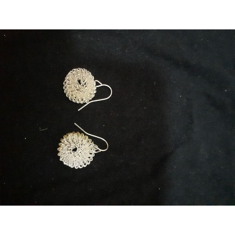 Bông tai sang trọng