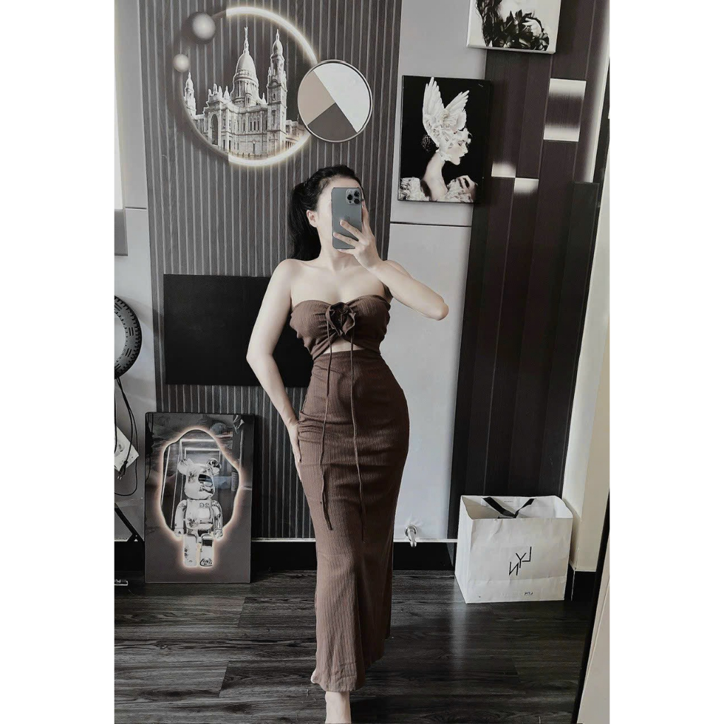 Đầm yếm ống mặc 2 kiểu đính bông hoa ngực ôm body dáng dài cực sexy , chất thun gân mềm mịn dày dặn