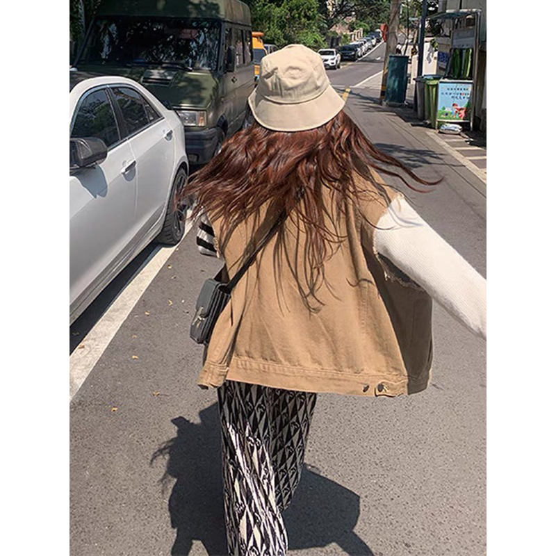 Áo khoác Gile Denim màu nâu kiểu dáng vintage hoạ tiết rách tua phong cách Hàn Quốc