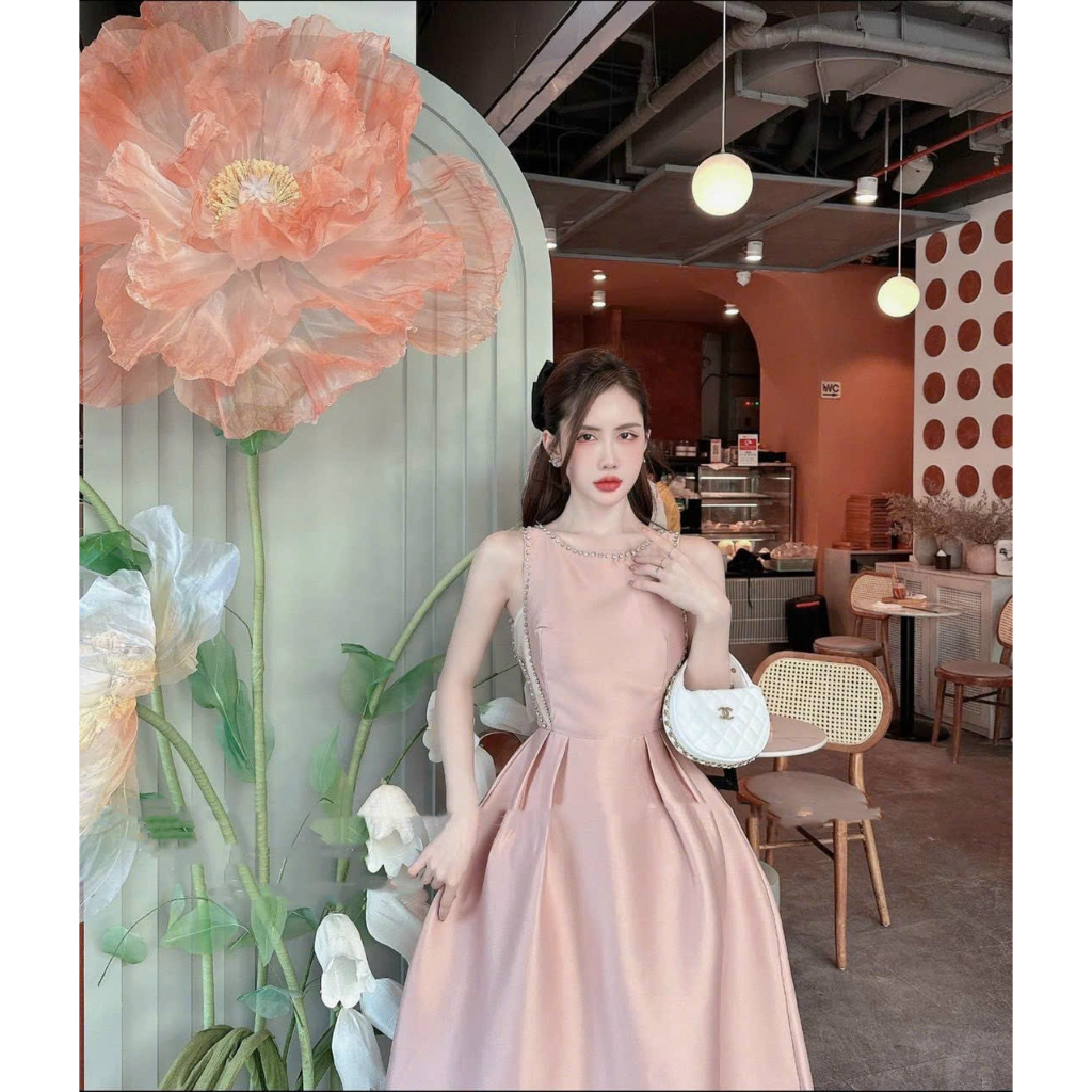 Đầm midi xòe bồng bềnh, đính hạt 2 bên xinh