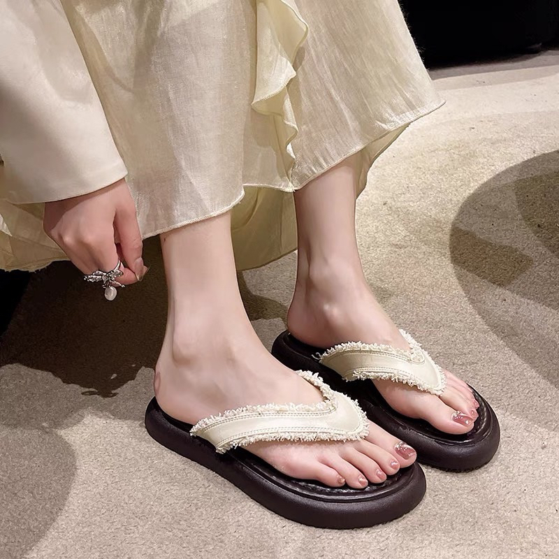 Dép xỏ ngón quai tua rua đế thấp siêu êm