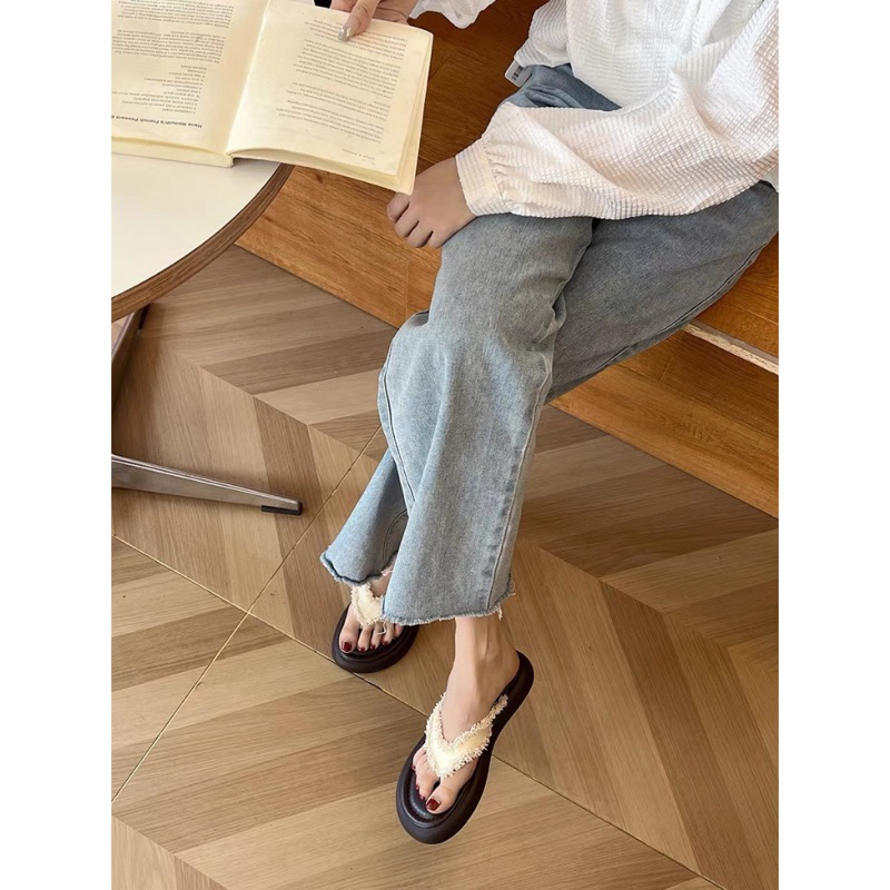 Dép xỏ ngón quai tua rua đế thấp siêu êm