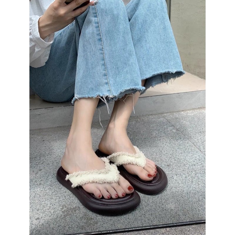 Dép xỏ ngón quai tua rua đế thấp siêu êm