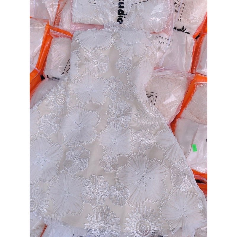 Đầm ren hoa cup ngực trắng kem