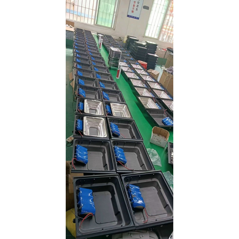 Đèn năng lượng mặt trời có điều khiển 300W đèn pha led ngoài trời Siêu sáng và không thấm nước