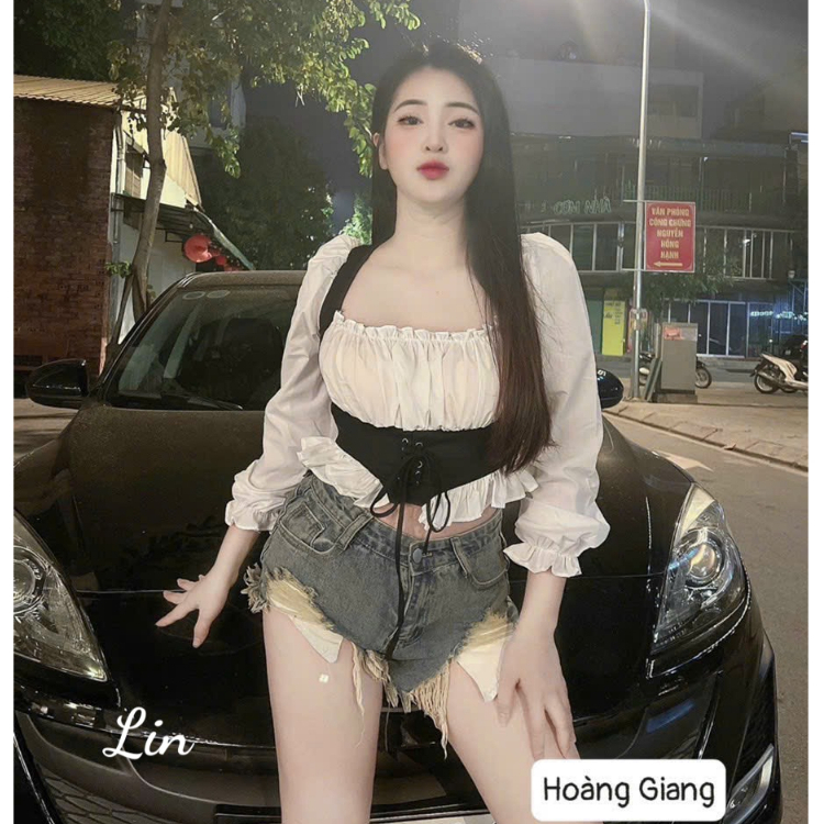 Áo tay dài voan trắng bèo dưới phối yếm đen đan ngoài