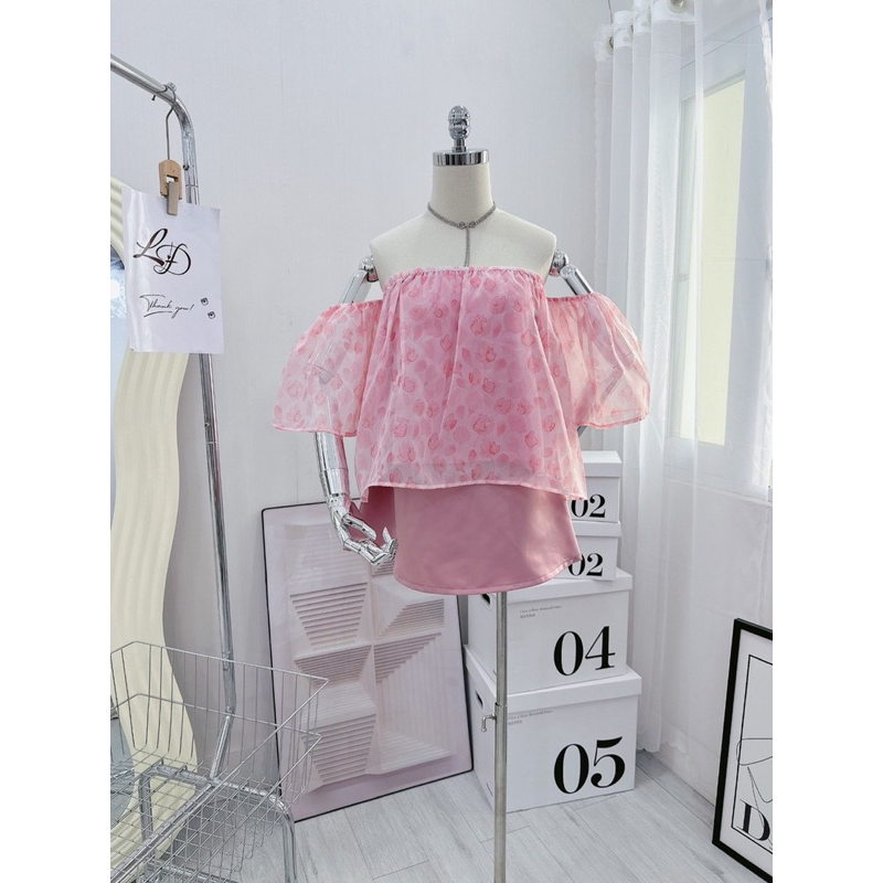 Set hồng áo voan hoa trễ vai + chân váy lụa