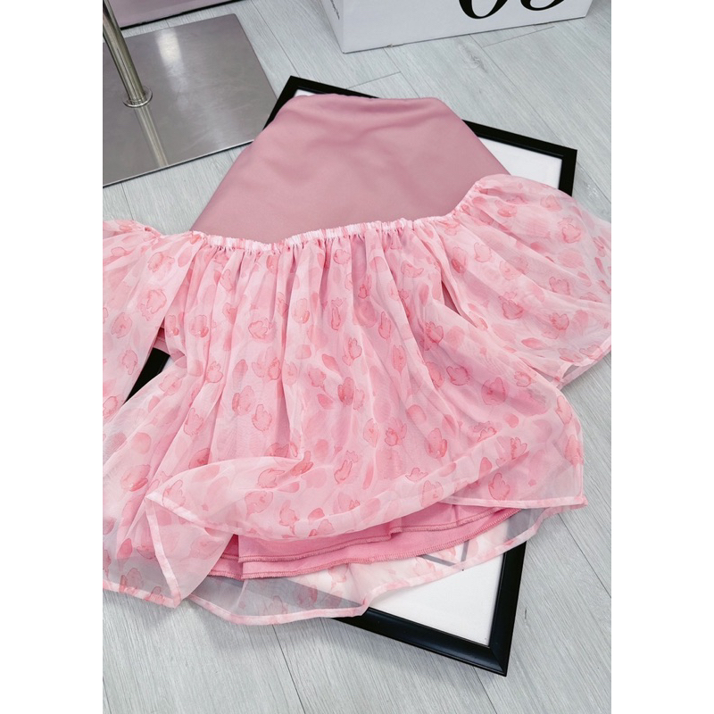 Set hồng áo voan hoa trễ vai + chân váy lụa